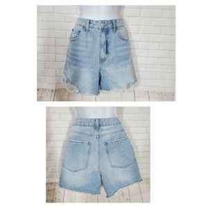 No Boundaries Light Wash Distressed Cut Off Shorts